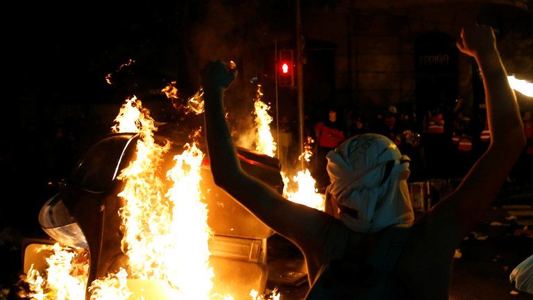 Protestele violente continuă la Barcelona – VIDEO