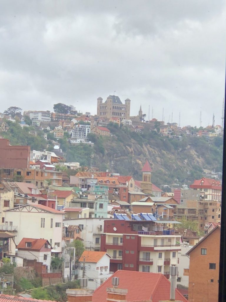 Locuitorii din Antananarivo se opun unui vast proiect rezidențial. Cinci oameni au fost răniți!