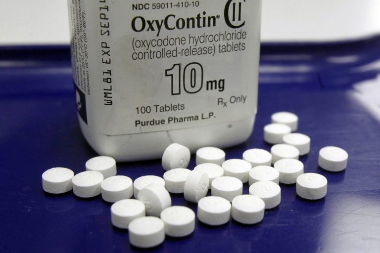 Rădăcinile EPIDEMIEI de opioide din America
