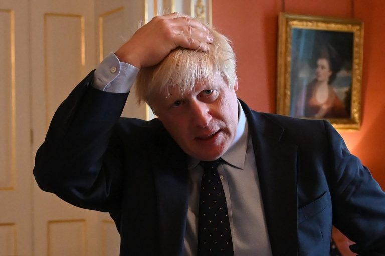 Boris Johnson i-a adus un omagiu prinţului Philip: ‘Gândurile naţiunii noastre trebuie să se îndrepte astăzi către Majestatea Sa Regina’