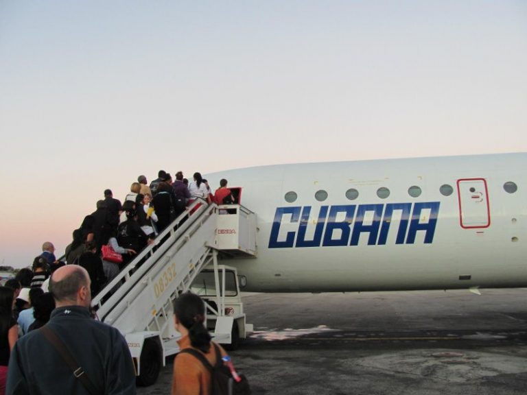 Din cauza sancţiunilor americane, Cuba SUSPENDĂ mai multe legături aeriene