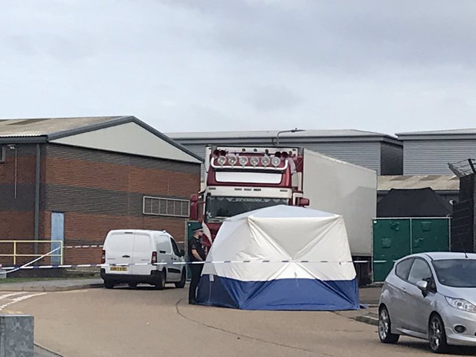 Autorităţile britanice continuă ancheta în cazul camionului plin cu cadavre