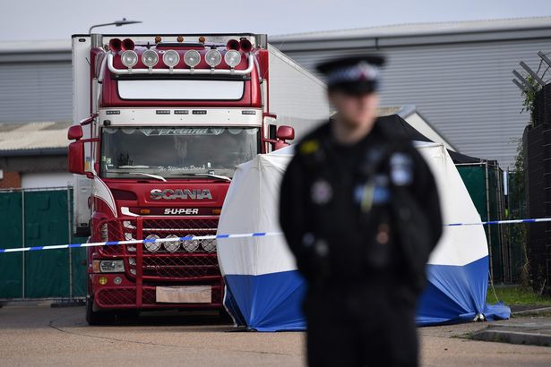 Un român a fost extrădat din Italia în UK în cazul camionului plin cu migranţi MORŢI