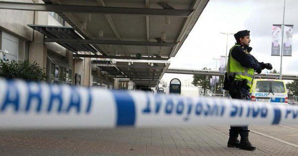 Suedia : Procurori cer condamnarea la închisoare pe viaţă pentru bărbat acuzat de terorism în urma unui atac cu un camion în 2017