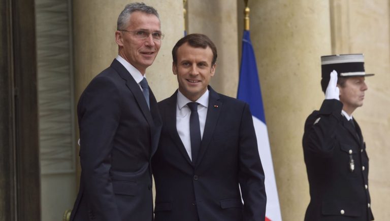 Jens Stoltenberg se întâlneşte cu Macron la Paris