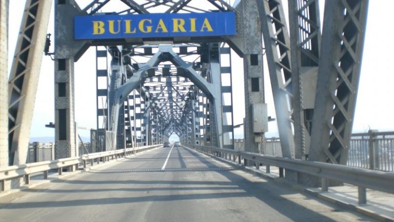 Veşti neplăcute pentru turiştii care vor să plece în Bulgaria. Podul Prieteniei de la Ruse intră în reparații capitale