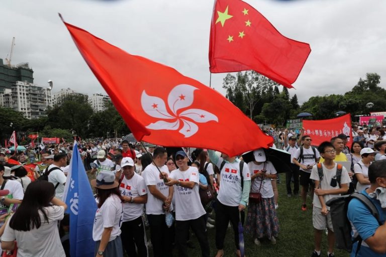 Mass-media liberă din Hong Kong a fost aproape complet desfiinţată de represiunea guvernului (raport)
