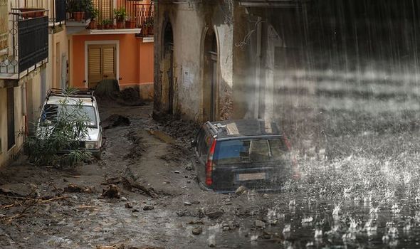 Ploile torențiale fac ravagii în Italia: Drumuri PRĂBUȘITE și sute de oameni evacuați! (VIDEO)