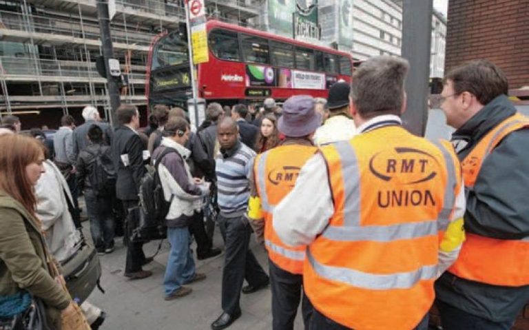 O nouă grevă a angajaţilor căilor ferate dă peste cap Marea Britanie