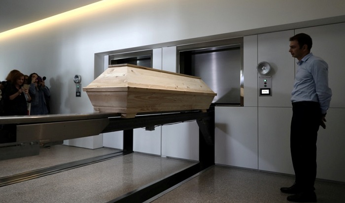 Grecia deschide primul crematoriu. Reacţia Bisericii este clară: ‘Corpul morţilor nu este gunoi de reciclat!’