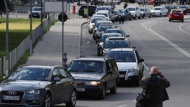Câţi pakistanezi încap într-un Audi? Poliţiştii macedoneni au aflat răspunsul