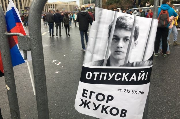 Un student arestat în timpul protestelor din Rusia a fost condamnat pentru extremism