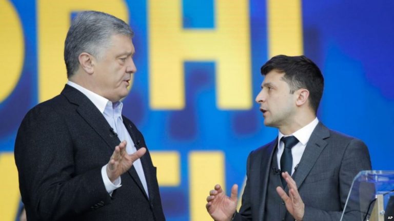 Zelenski ÎL LASĂ pe fostul preşedinte ucrainean Poroşenko SĂ PLECE din ţară
