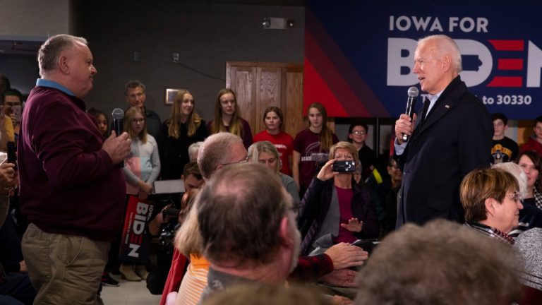 Joe Biden şi-a ieşit din ‘pepeni’ la o reuniune electorală din Iowa – VIDEO