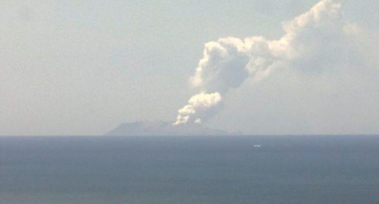 Vulcanul subacvatic din Tonga a erupt din nou cu putere