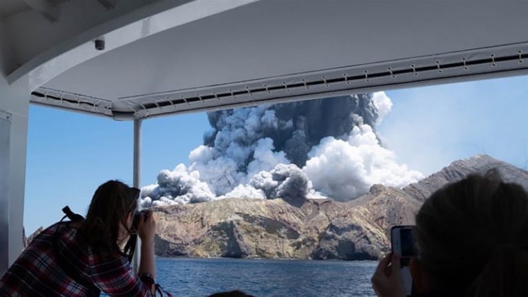 Noua Zeelandă va importa din SUA piele pentru a trata arsurile supravieţuitorilor erupţiei vulcanului Whakaari
