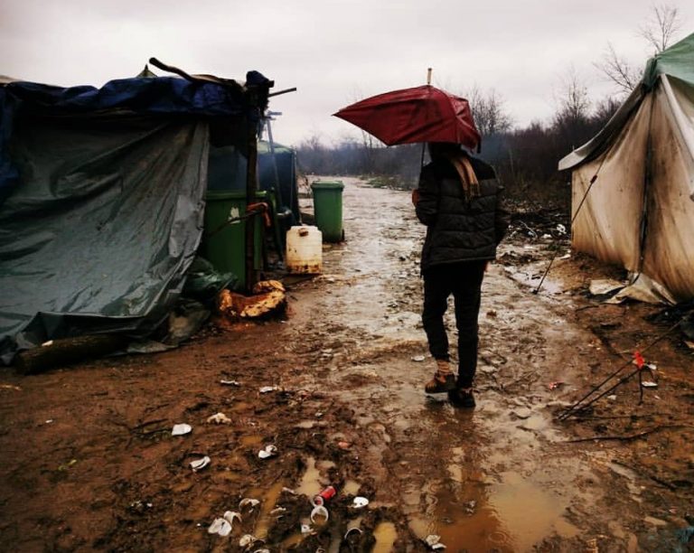 UE îşi suplimentează ajutorul umanitar pentru migranţii ajunşi în Bosnia