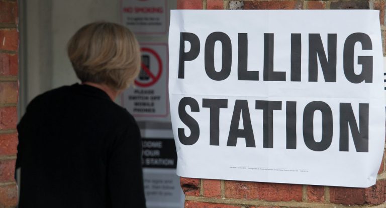 Alegeri parţiale în Anglia, după două demisii ale conservatorilor din parlamentul Regatului Unit