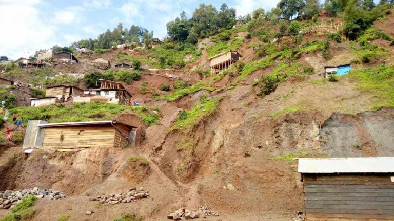 Zece persoane au murit în urma unei alunecări de teren în estul Congo