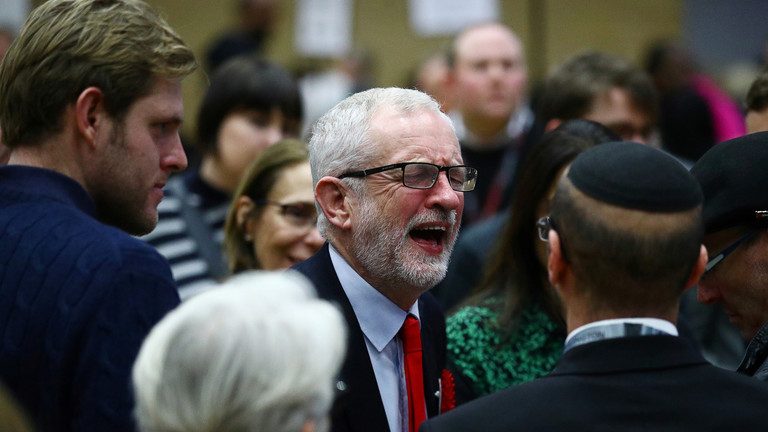 Jeremy Corbyn își cere scuze alegătorilor săi pentru rezultatul foarte prost în alegeri