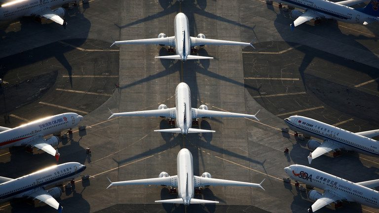 Boeing NU mai cumpără titan din Rusia