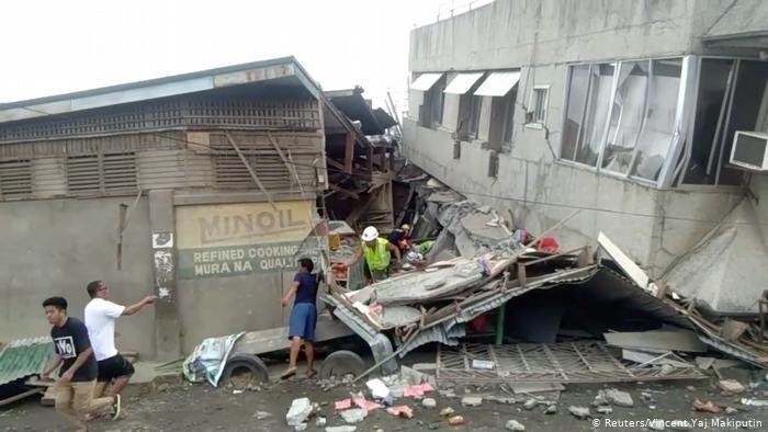 Cutremurul din Filipine a făcut nouă morți. Replicile dese au panicat oamenii!