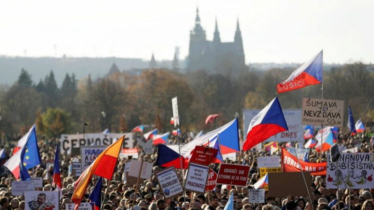 Noi proteste în Cehia împotriva premierului Andrej Babis