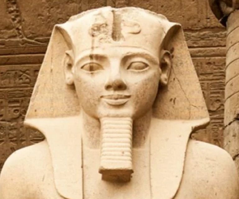 Descoperire RARĂ a unui bust al lui Ramses al II-lea