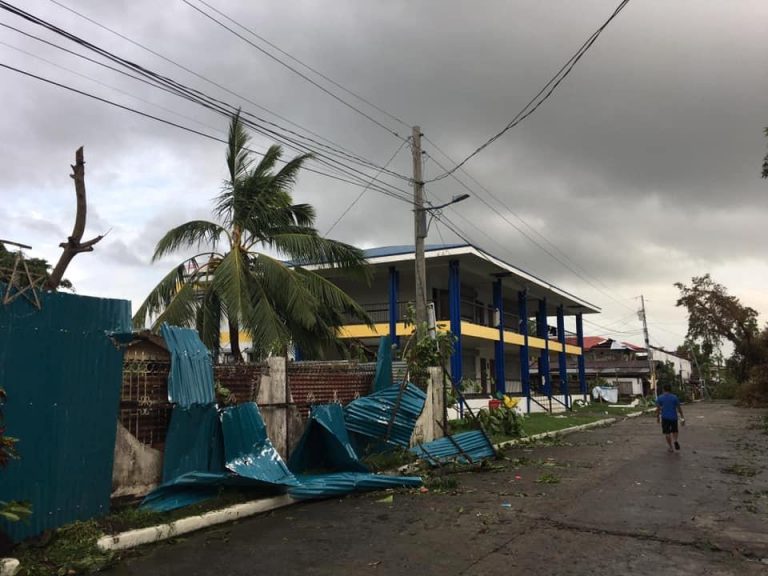 Filipine ordonă evacuarea a mii de persoane în aşteptarea taifului Goni