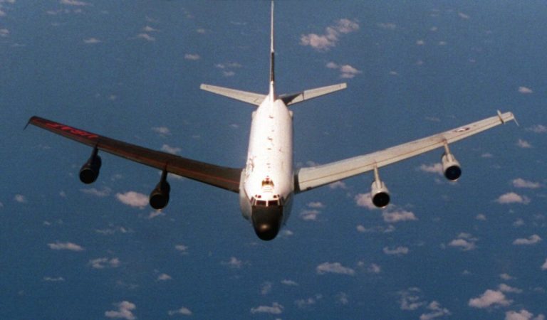 SUA acuză că un avion militar chinez s-a apropiat periculos de o aeronavă de recunoaştere americană