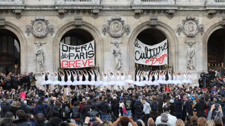 Opera din Paris se confruntă cu cea mai lungă grevă din istorie. Pierderile sunt COLOSALE!