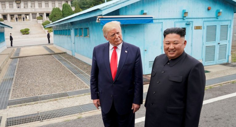 Donald Trump i-a trimis o felicitare lui Kim Jong-un