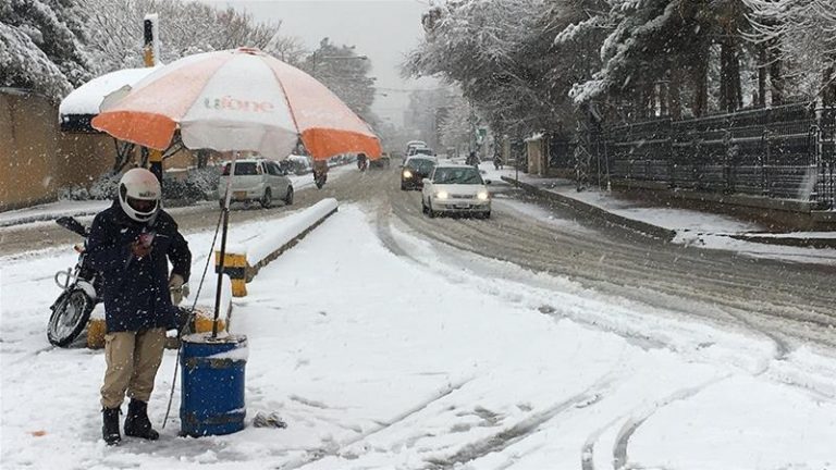 Cel puţin 16 persoane au murit în maşinile lor surprinse de o furtună de zăpadă în Pakistan