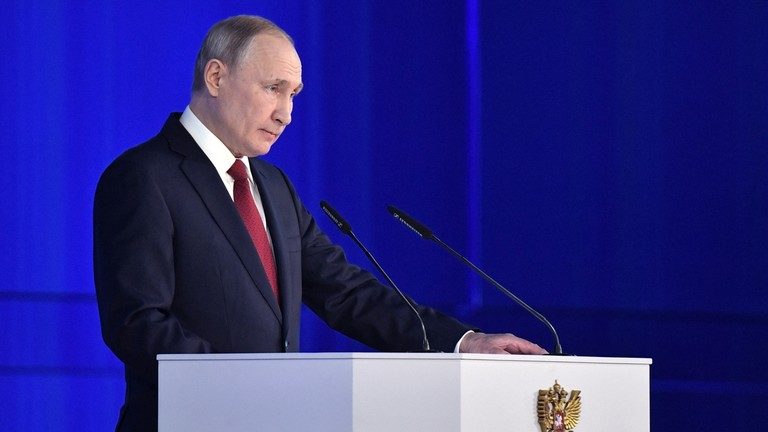 Putin: Rusia trebuie să rămână o republică prezidenţială puternică