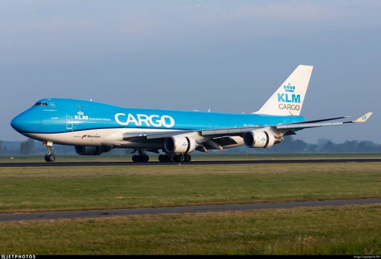 Autorităţile din Argentina au găsit 82 de kg de cocaină la bordul unui avion KLM