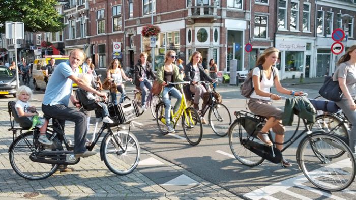 Olandezii care vin cu bicicleta la serviciu vor avea salarii mai mari