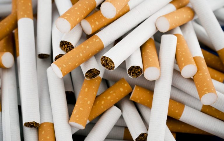 Contrabandă cu țigări – două persoane investigate