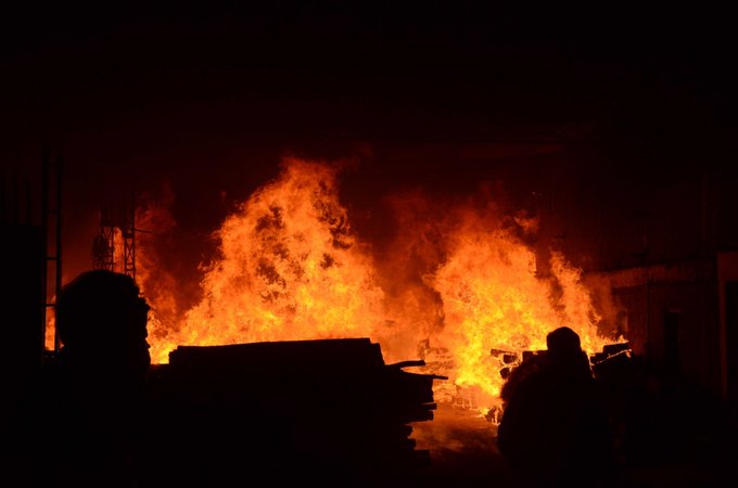 O baracă plină cu muncitori a luat foc! 11 oameni au ars de vii!
