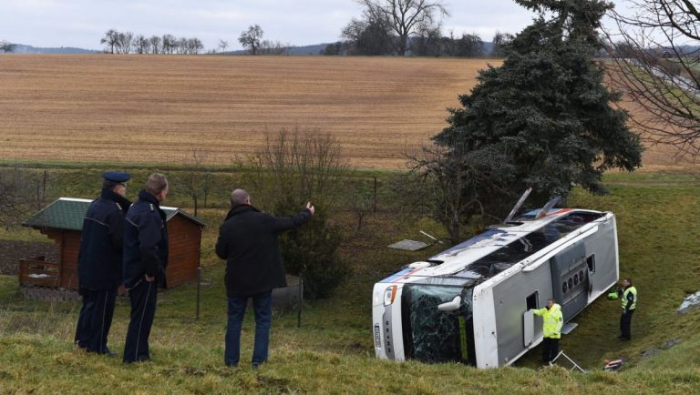 Un autobuz școlar S-A RĂSTURNAT pe un drum din Germania. Doi copii au murit!