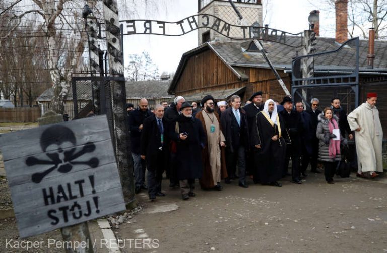 Vizită ISTORICĂ a musulmanilor la Auschwitz