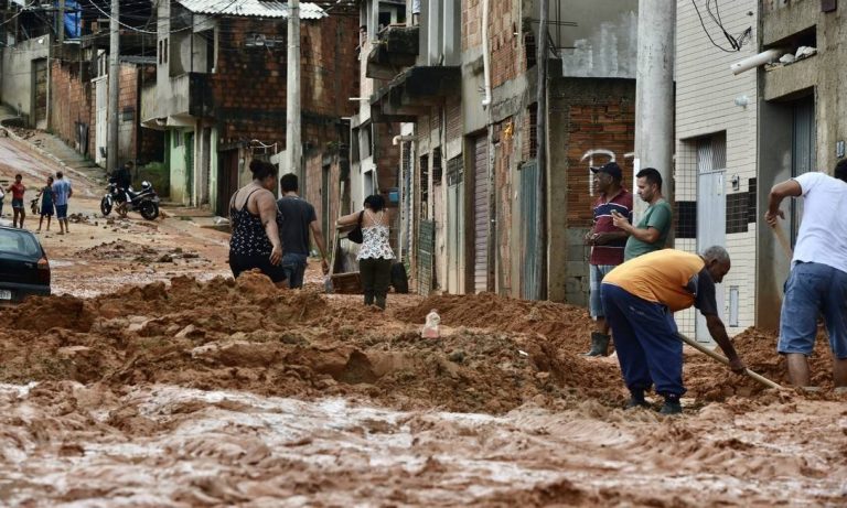 Oraşul brazilian Petropolis, plasat din nou în alertă de inundaţii; 122 de morţi şi zeci de dispăruţi