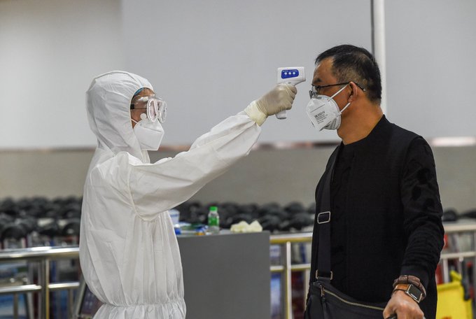 Un cuplu taiwanez a fost infectat cu noul coronavirus probabil în timpul zborului între Hong Kong şi Italia