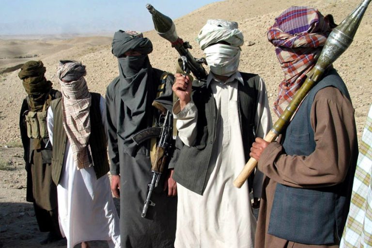 Talibanii mai au doar 150 de km până la Kabul