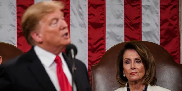 Nancy Pelosi, foc şi pară pe Trump: A RUPT discursul preşedintelui american!