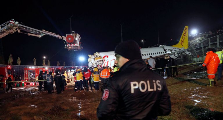 Un om a murit şi alţi 157 au fost răniţi în teribilul accident aviatic din Istanbul