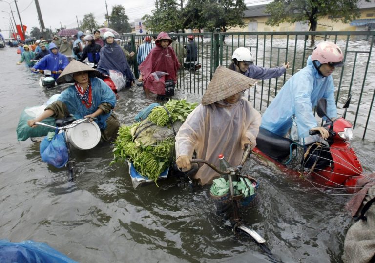 POTOP în Vietnam. Cel puţin 23 de morţi şi 21 de persoane dispărute după inundaţii masive