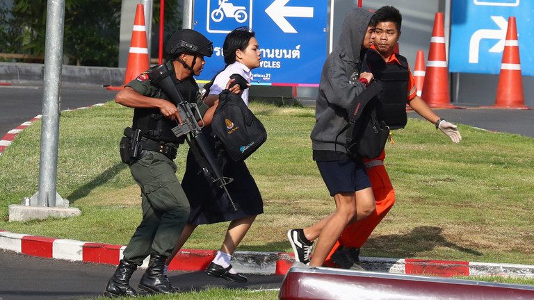Thailandezii sunt în doliu după atacul din mall