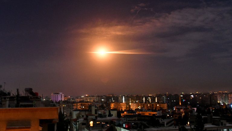 Antiaeriana siriană a interceptat mai multe rachete israeliene deasupra Damascului – VIDEO