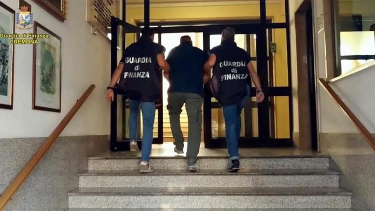 Guardia di Finanza ATACĂ mafia calabreză! 75 de persoane din ‘Ndrangheta au fost săltate în Italia şi Elveţia