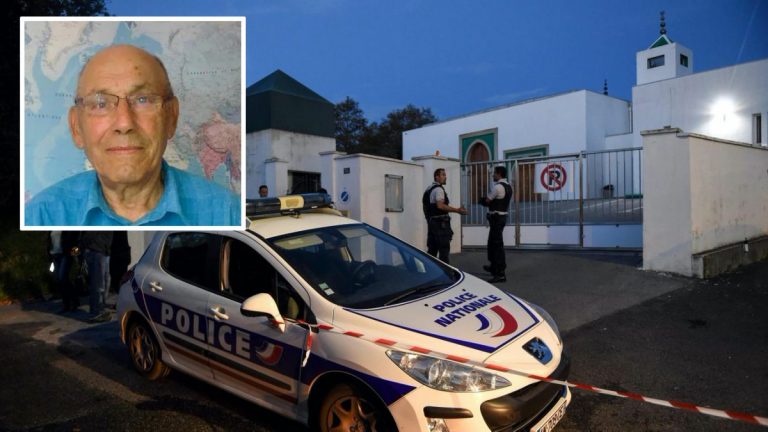 Octogenarul care a vrut să dea foc unei moschei din Franţa a murit în închisoare